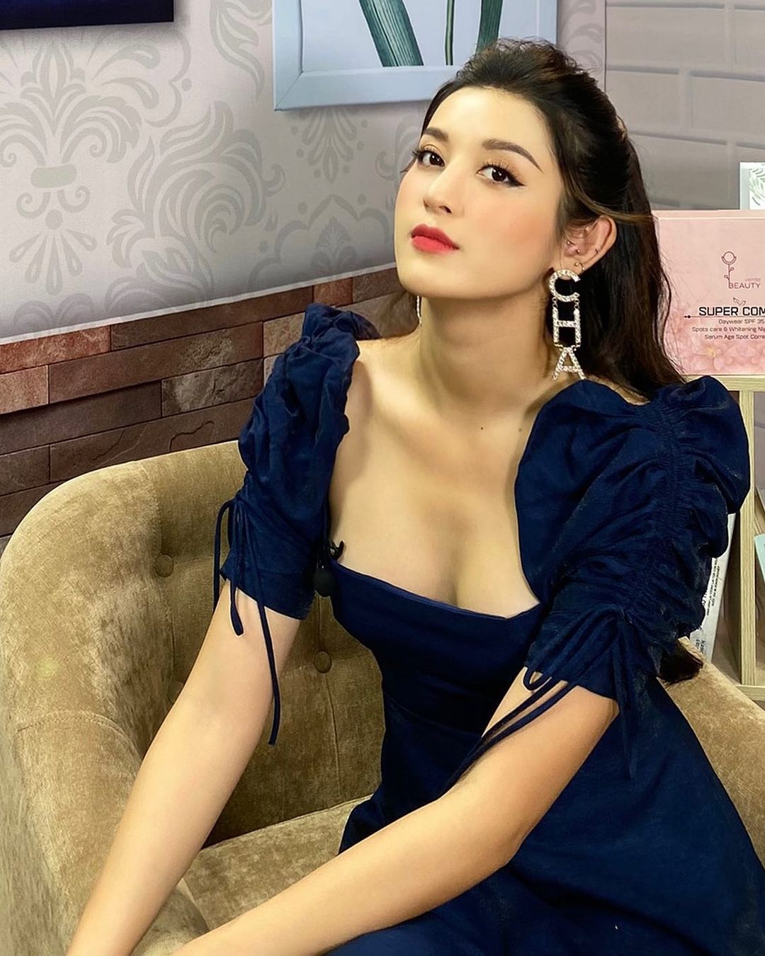 Cô gái Việt được báo xứ Trung tung hô có khuôn ngực đẹp như "đệ nhất vòng 1" nước này - 9