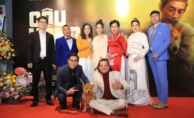 HH Đỗ Mỹ Linh bị ánh đèn flash "phản chủ", xuyên thấu lộ nội y trước hàng trăm con mắt - 1