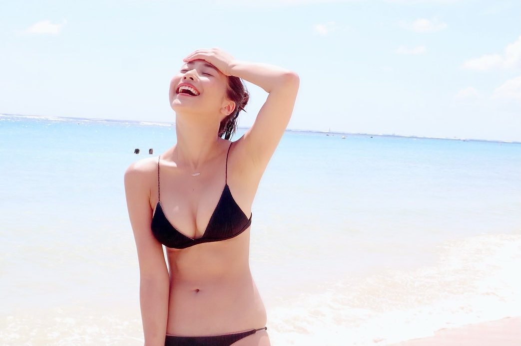 Mẫu áo tắm Nhật Bản có vòng eo 51 cm ra sách ảnh 2021 khoe body nuột nà - 6