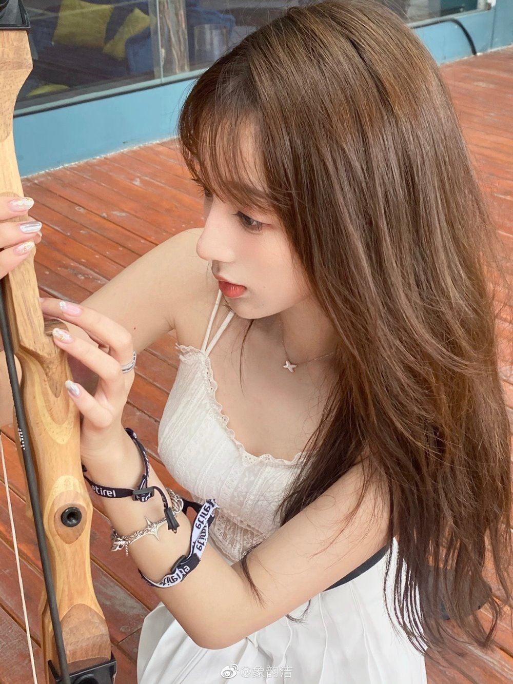 Phát hiện "nữ thần bắn cung" mới xứ Trung, mặc hở đầy tinh tế nhìn phía sau cũng mê hồn - 4