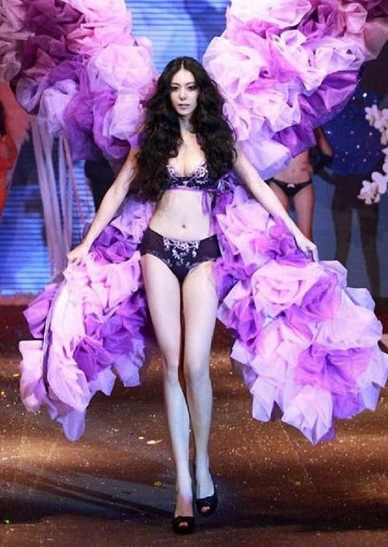 Á hậu xứ Trung vướng tin "bố đường" bao nuôi được ca ngợi "đẹp chuẩn tỷ lệ vàng" - 7