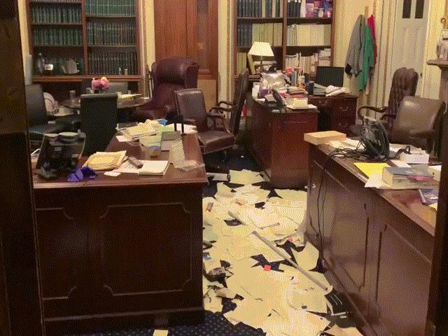 Video: Sững sờ cảnh hoang tàn tại văn phòng Chủ tịch Hạ viện sau trận "cuồng phong biểu tình" quét qua