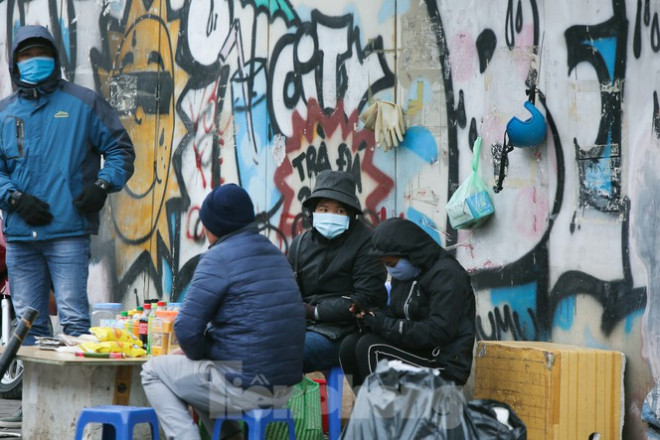 Cuộc sống đảo lộn của người lao động Thủ đô trong ngày lạnh nhất từ đầu mùa - 9