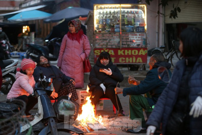 Cuộc sống đảo lộn của người lao động Thủ đô trong ngày lạnh nhất từ đầu mùa - 5