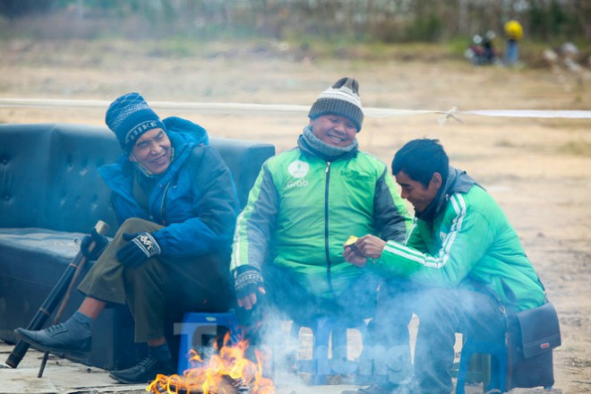 Cuộc sống đảo lộn của người lao động Thủ đô trong ngày lạnh nhất từ đầu mùa - 3