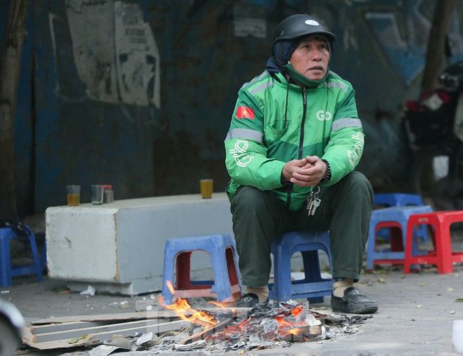 Cuộc sống đảo lộn của người lao động Thủ đô trong ngày lạnh nhất từ đầu mùa - 6