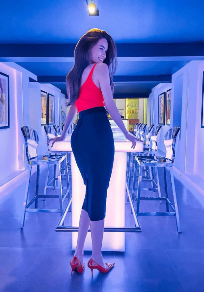 Hồ Ngọc Hà khoe dáng gợi cảm sau sinh, váy ngàn sao phô trọn đường cong - 3