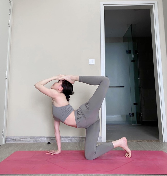 Người yêu tin đồn của Sơn Tùng có vòng eo phẳng như sân băng hiếm có - 4