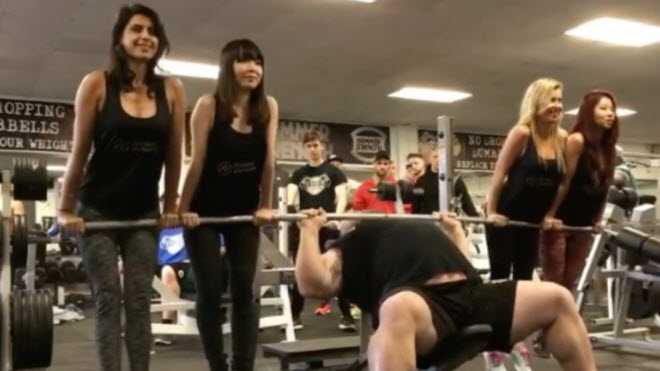“Quái thú” 164kg nhấc bổng 4 người đẹp, đe dọa “Thần Thor” Iceland - 1