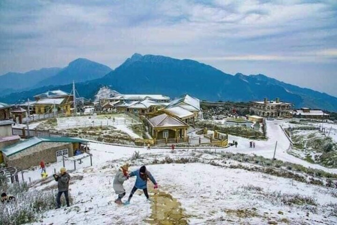 Băng tuyết dần tan, du khách vẫn ngược núi lên với Mẫu Sơn - 2