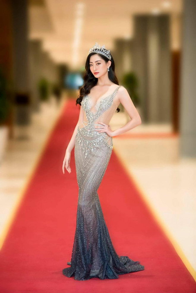 Đỗ Mỹ Linh, Lương Thuỳ Linh đọ sắc với váy áo nóng bỏng - 4