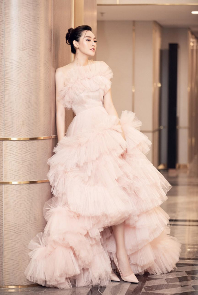 Á hậu Tường San tái xuất sau đám cưới, khoe nhan sắc trong veo 'vạn người mê' - 1