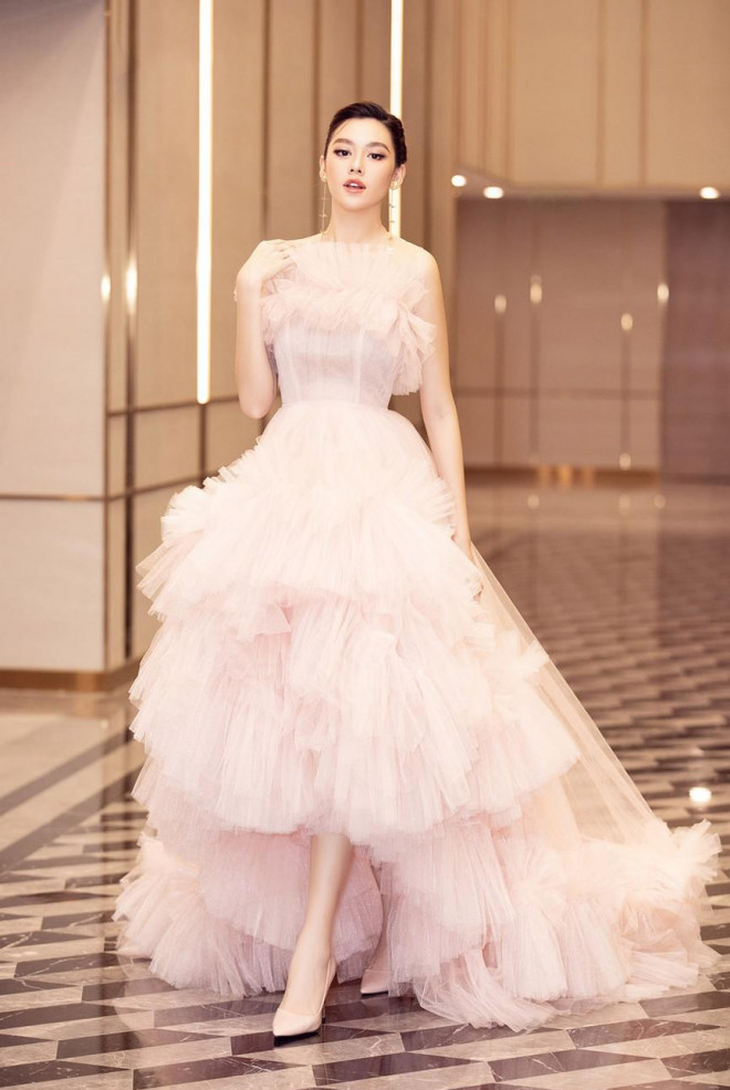 Á hậu Tường San tái xuất sau đám cưới, khoe nhan sắc trong veo 'vạn người mê' - 2