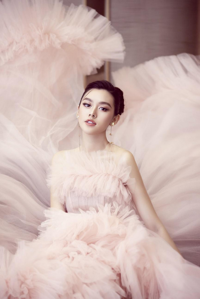 Á hậu Tường San tái xuất sau đám cưới, khoe nhan sắc trong veo 'vạn người mê' - 4