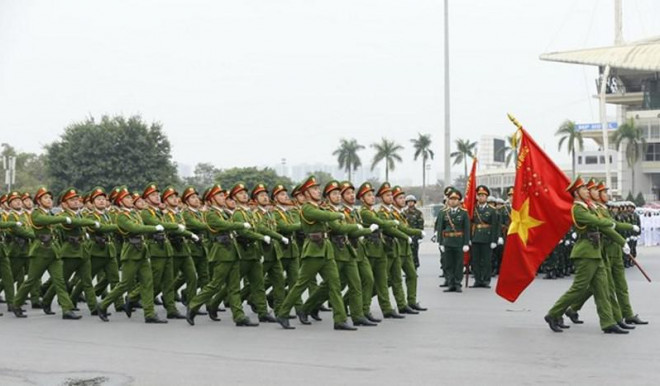 6.000 người và xe bọc thép xuất quân bảo vệ Đại hội XIII - 5