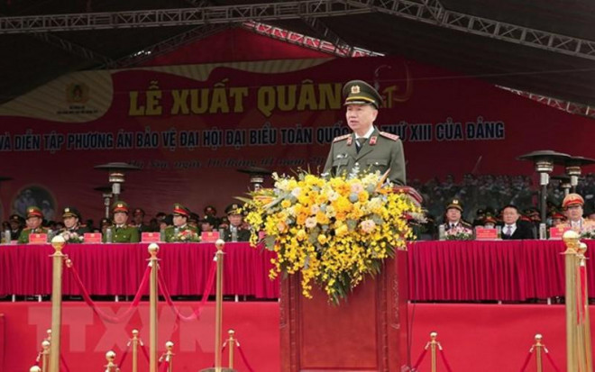 6.000 người và xe bọc thép xuất quân bảo vệ Đại hội XIII - 4