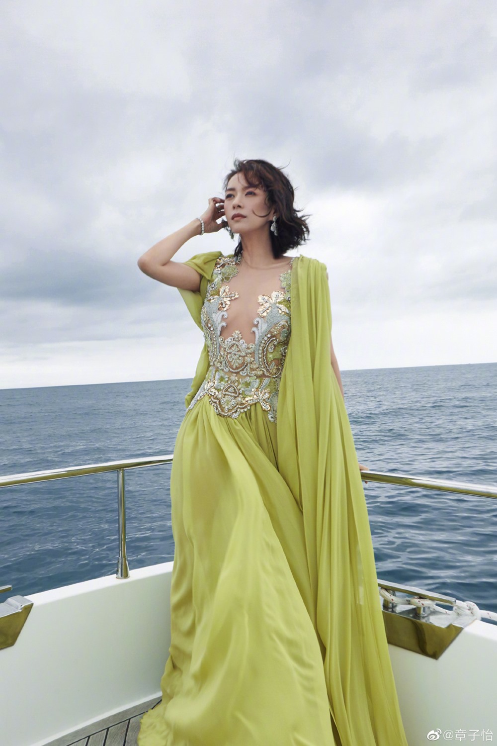 "Gái 15 phiên bản 38" của Chương Tử Di bị chê bai, lúc trẻ từng là mỹ nhân "khuynh thành" - 8