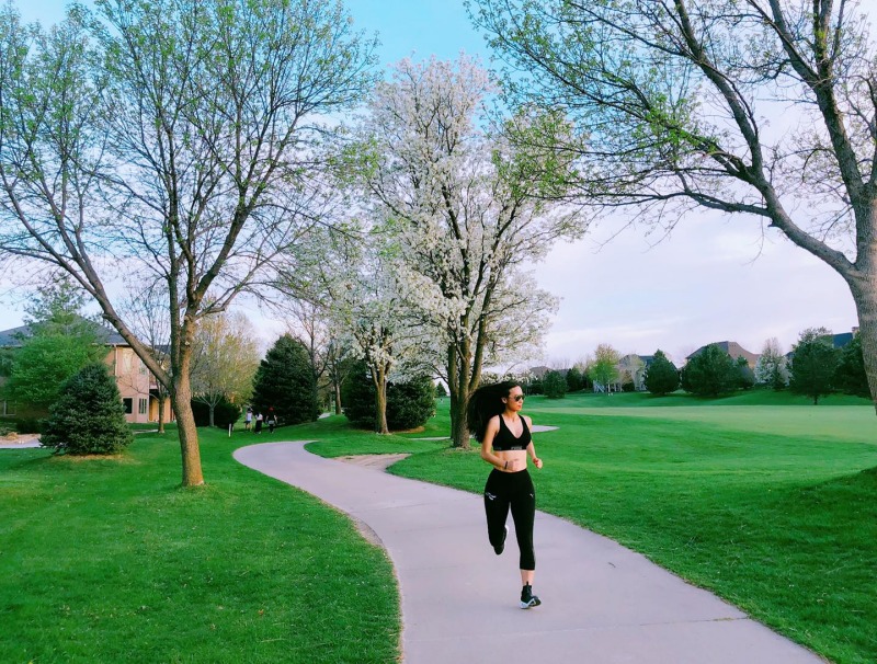 Tiến sĩ Việt 3 con bày chiêu có body bốc lửa cấp tốc, kịp lên đồ sexy đi chơi Tết - 2