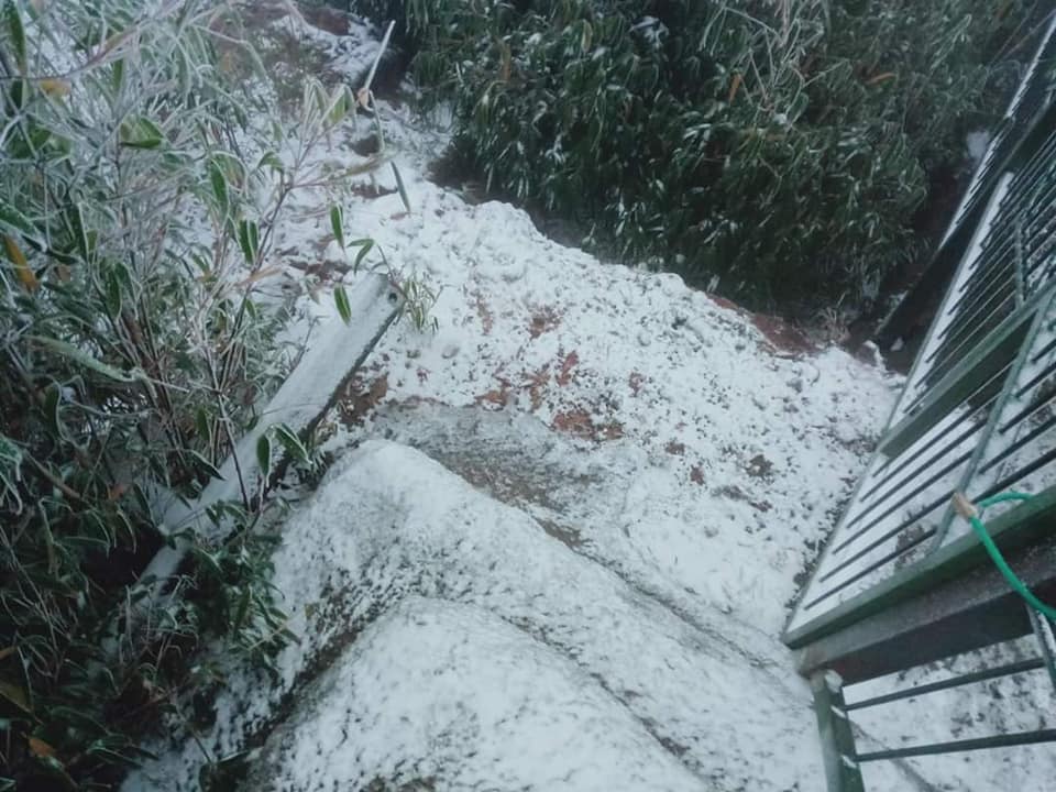 Ảnh: Tuyết rơi phủ trắng Y Tý và Sa Pa, ngỡ như lạc bước ở trời Âu - 12