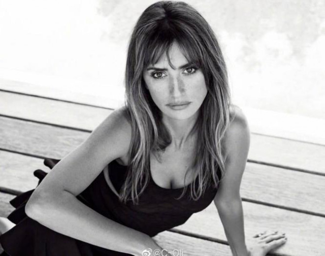 Ngỡ ngàng sắc đẹp nóng bỏng của tình cũ Tom Cruise - 4