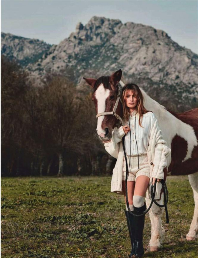 Ngỡ ngàng sắc đẹp nóng bỏng của tình cũ Tom Cruise - 10