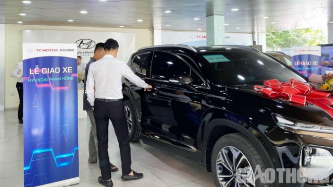 Hết ưu đãi phí trước bạ, đại lý ô tô đìu hiu khách dù cuối năm - 1