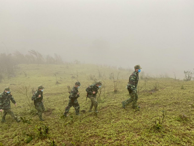 Xúc động hình ảnh lính biên phòng tuần tra giữa trời đông giá rét - 6
