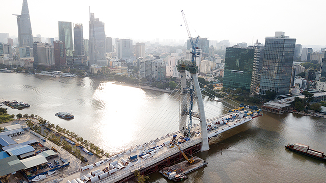 Ảnh: Cầu biểu tượng mới ở TP.HCM bắc qua sông Sài Gòn “đứng hình” sau 5 năm khởi công - 3