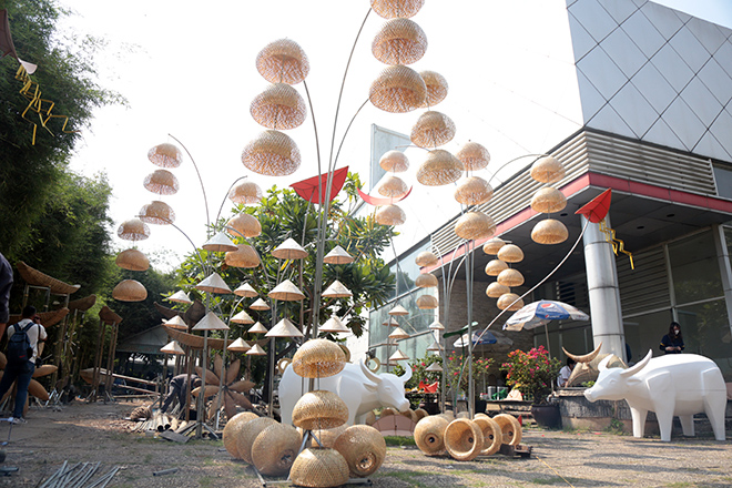 Ngắm linh vật năm Tân Sửu rực rỡ sắc màu sắp có mặt trên phố đi bộ - 10