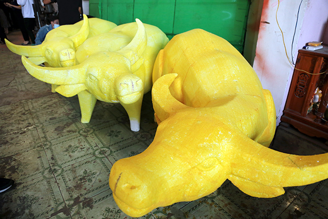 Ngắm linh vật năm Tân Sửu rực rỡ sắc màu sắp có mặt trên phố đi bộ - 4