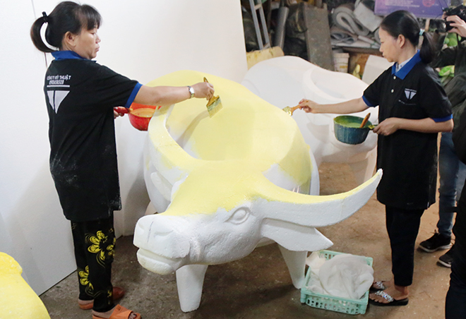 Ngắm linh vật năm Tân Sửu rực rỡ sắc màu sắp có mặt trên phố đi bộ - 5