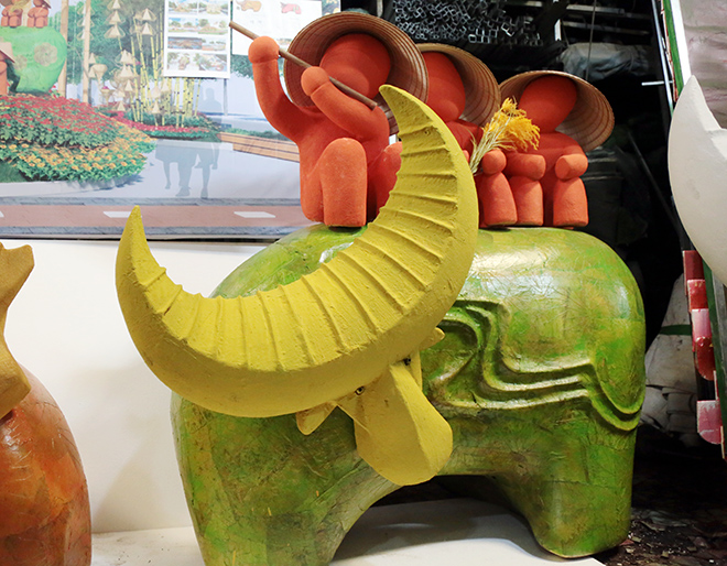 Ngắm linh vật năm Tân Sửu rực rỡ sắc màu sắp có mặt trên phố đi bộ - 6