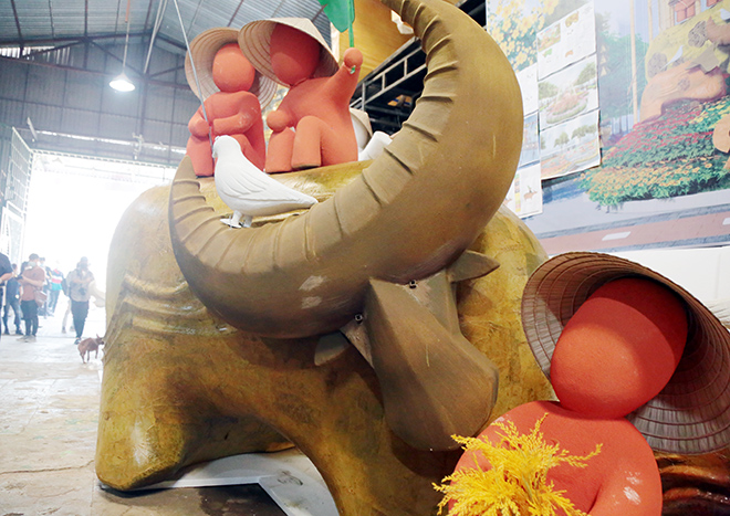 Ngắm linh vật năm Tân Sửu rực rỡ sắc màu sắp có mặt trên phố đi bộ - 7