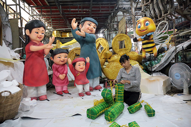 Ngắm linh vật năm Tân Sửu rực rỡ sắc màu sắp có mặt trên phố đi bộ - 9