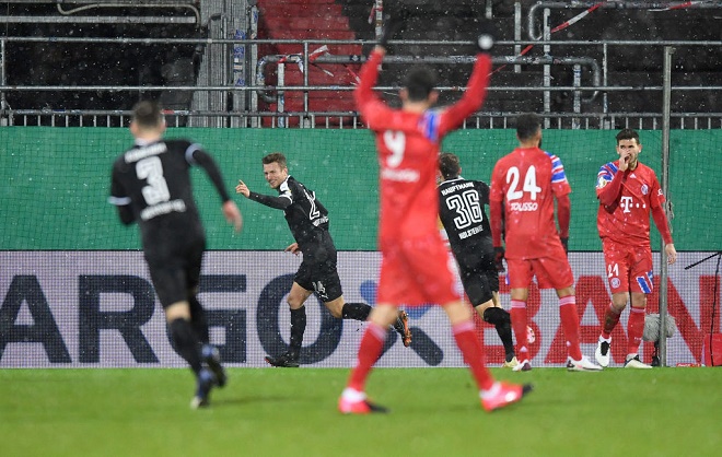 Video Holstein Kiel - Bayern Munich: Địa chấn kinh hoàng, nhà vua "băng hà"