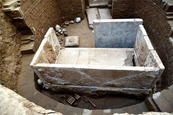 Bí ẩn mộ cổ cặp đôi 1.400 tuổi nằm giữa kho báu xa hoa - 1
