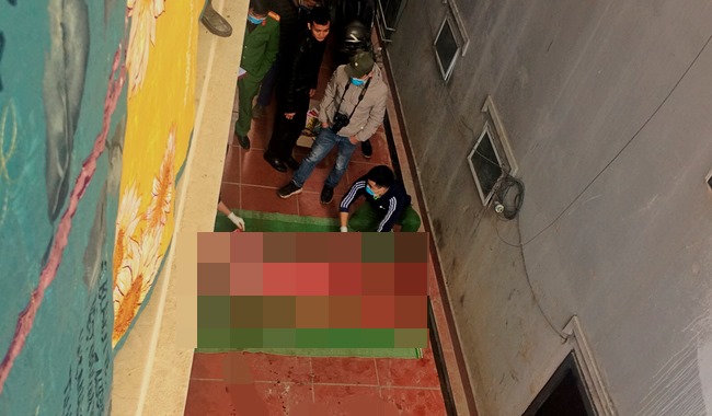 Trèo lên mái nhà quay clip đăng TikTok, nam thanh niên rơi xuống đất tử vong - 2