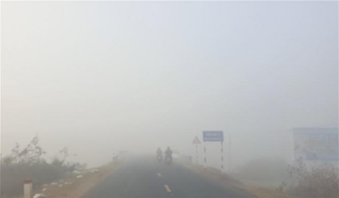 Sương mù dày đặc, người dân Đắk Lắk bật đèn 'dò dẫm' giữa ban ngày - 4