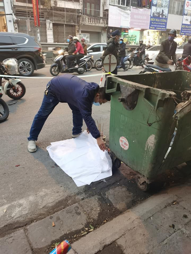 Hà Nội: Kinh hoàng phát hiện thai nhi trong túi đen bị ô tô cán qua - 2