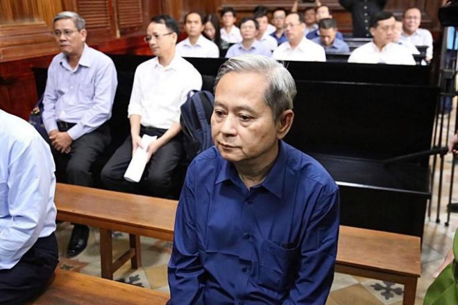 Ông Nguyễn Hữu Tín bị suy tim, lần thứ 2 hoãn tòa xử ông Vũ Huy Hoàng và đồng phạm - 2