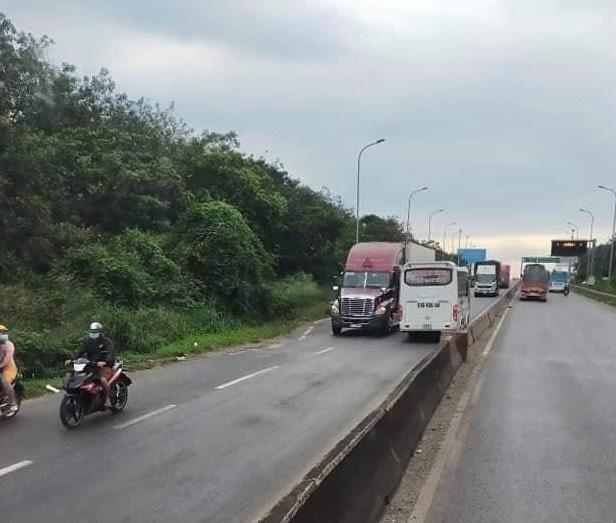 Xe khách lao ngược chiều trên Quốc lộ 1 ở Đồng Nai: Đã xử sao? - 2