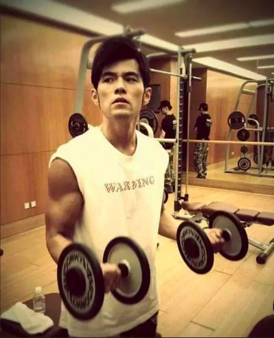 "Ông hoàng nhạc pop Đài Loan" lên top tìm kiếm vì phát phì, "ngải heo" không trừ 1 ai - 8