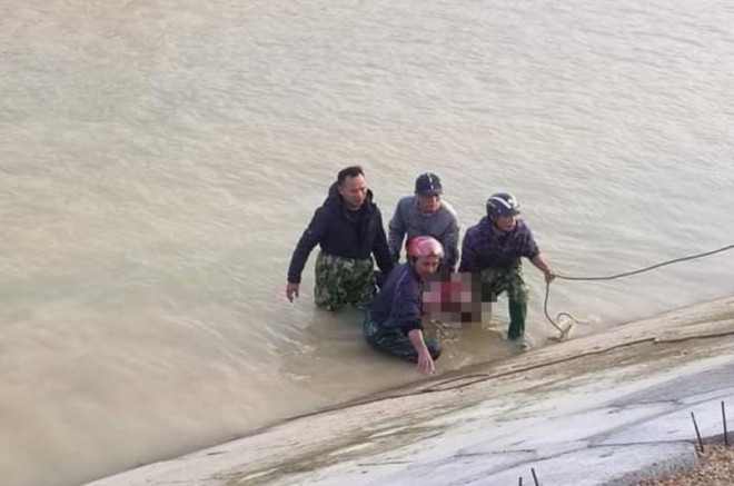 Tìm thấy thi thể học sinh lớp 3 rơi xuống sông ở Nghệ An - 2