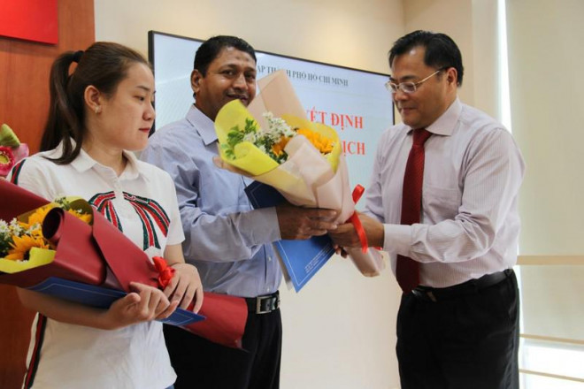 Niềm vui của 2 người vừa nhập quốc tịch Việt Nam - 2