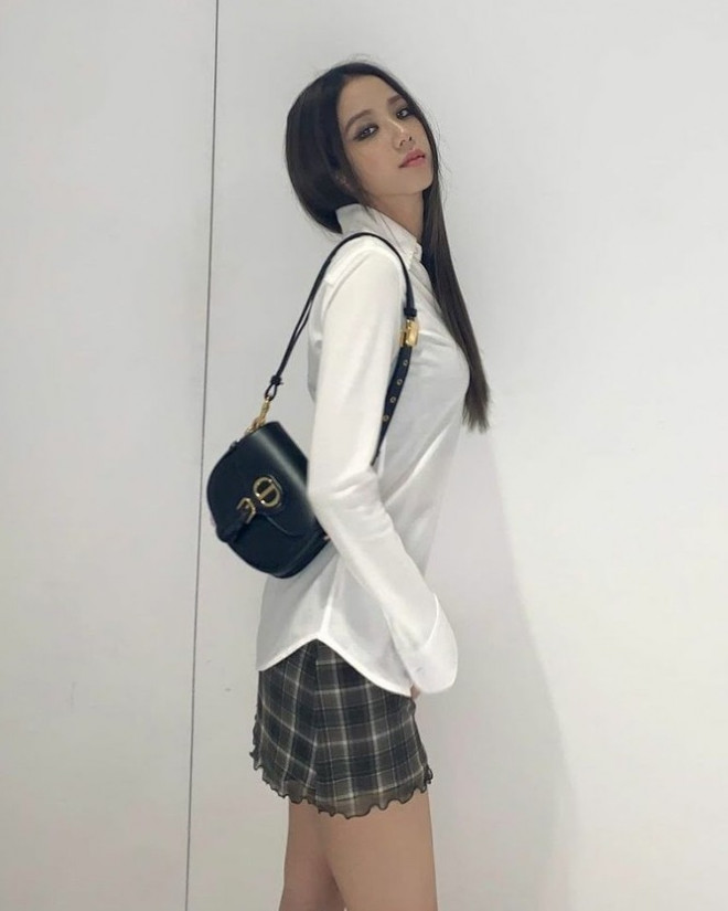 Không hổ danh “idol xinh như Hoa hậu”, Jisoo cứ trang điểm mắt khói lại đẹp hút hồn - 7