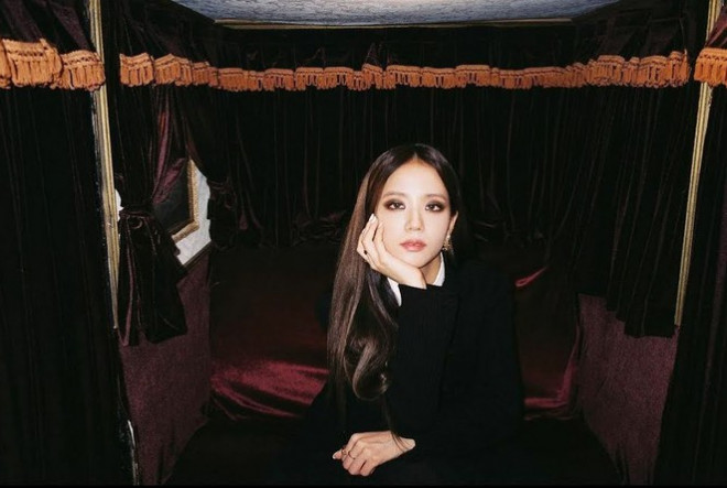 Không hổ danh “idol xinh như Hoa hậu”, Jisoo cứ trang điểm mắt khói lại đẹp hút hồn - 6