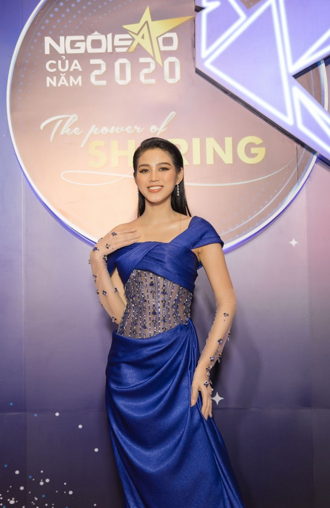 Hoa hậu Đỗ Mỹ Linh diện váy cúp ngực cực sâu, đọ sắc cùng Đỗ Thị Hà, Lương Thùy Linh trên thảm đỏ - 1
