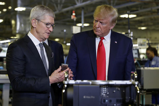 Tim Cook tặng ông Trump chiếc Mac Pro đầu tiên sản xuất tại Mỹ - 1