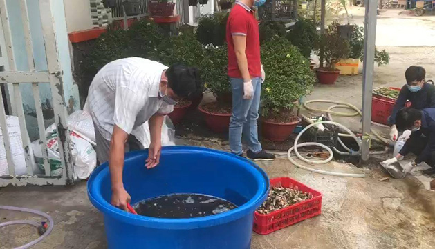 TP.HCM: Phát hiện hơn 1,3 tấn ốc bươu ngâm hóa chất trước khi bán ra chợ và tiệm ăn - 2