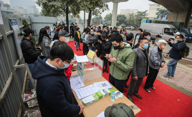 CLIP: Người dân ùn ùn tới nhà ga S1, soi nội thất tàu tuyến đường sắt Nhổn - ga Hà Nội - 2